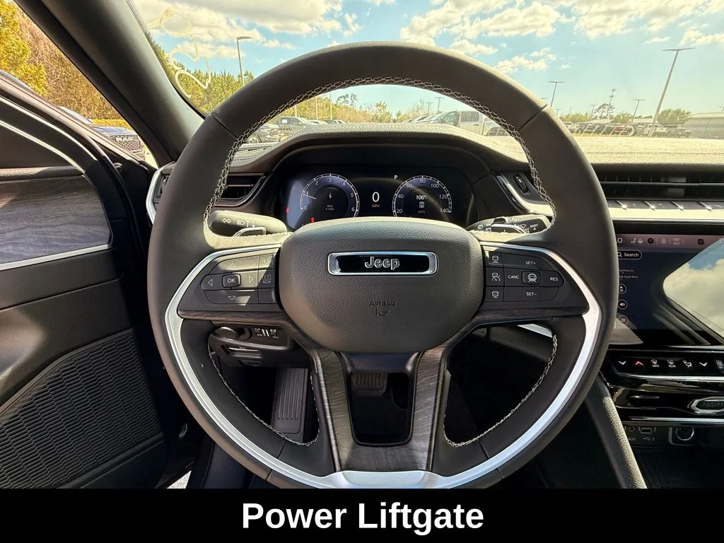 New 2026 Baltic Gray Metallic Clear-Coat Exterior Paint Jeep Laredo Altitude image 22