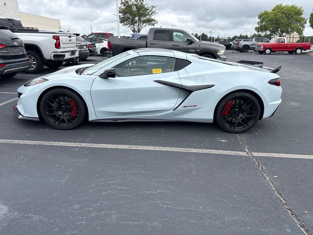 Used 2024 Gray Chevrolet Z06 image 7