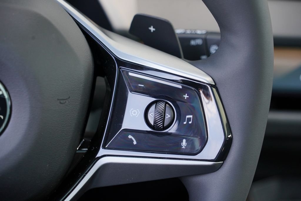 New 2026 Dark Graphite Metallic BMW 30 xDrive image 18