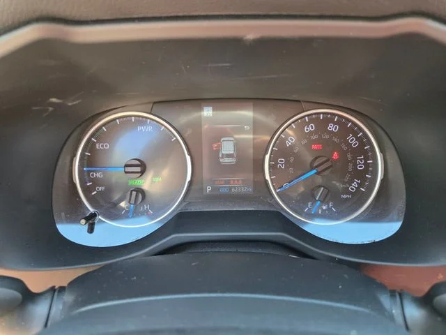 Used 2022 White Toyota XLE Premium image 35