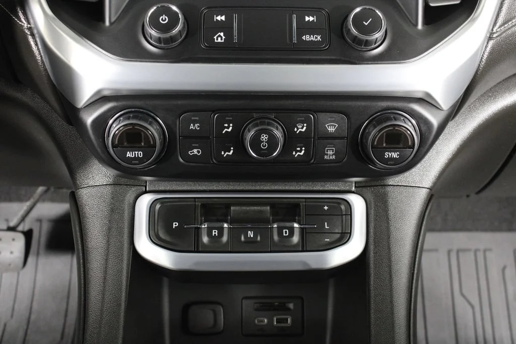 Used 2021 SATIN STEEL METALLIC GMC SLE image 27