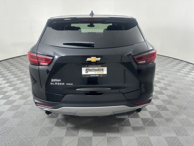 Used 2025 Black Chevrolet 2LT image 6