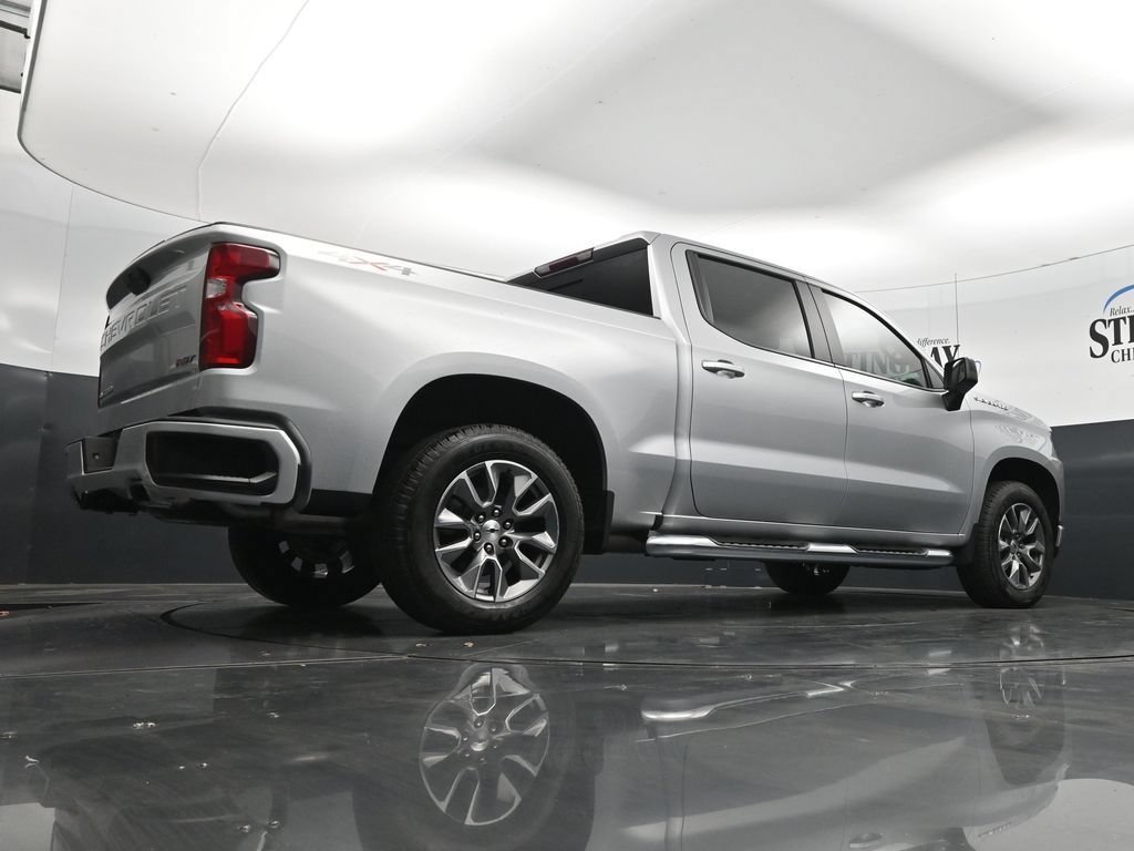 Used 2021 SILVER ICE METALLIC Chevrolet RST image 32