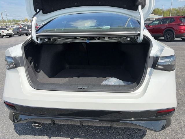 New 2026 Aspen White TriCoat / Super Black Two-tone Nissan SR image 32