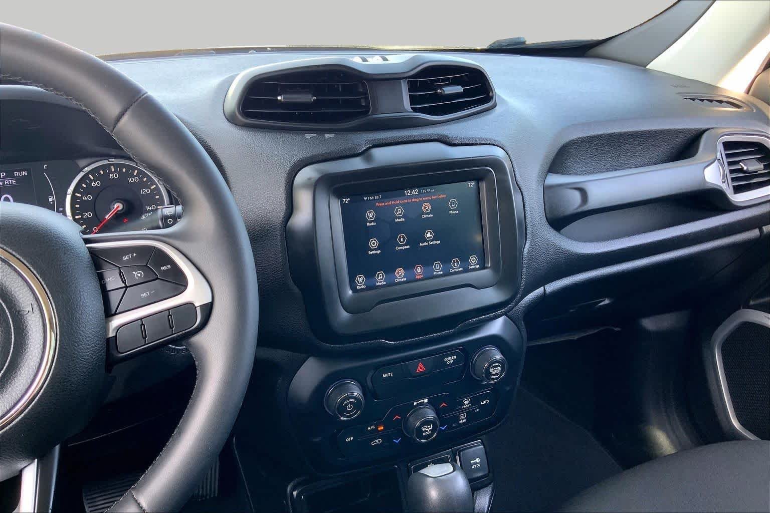 Pre-Owned 2018 Jeep Renegade Latitude