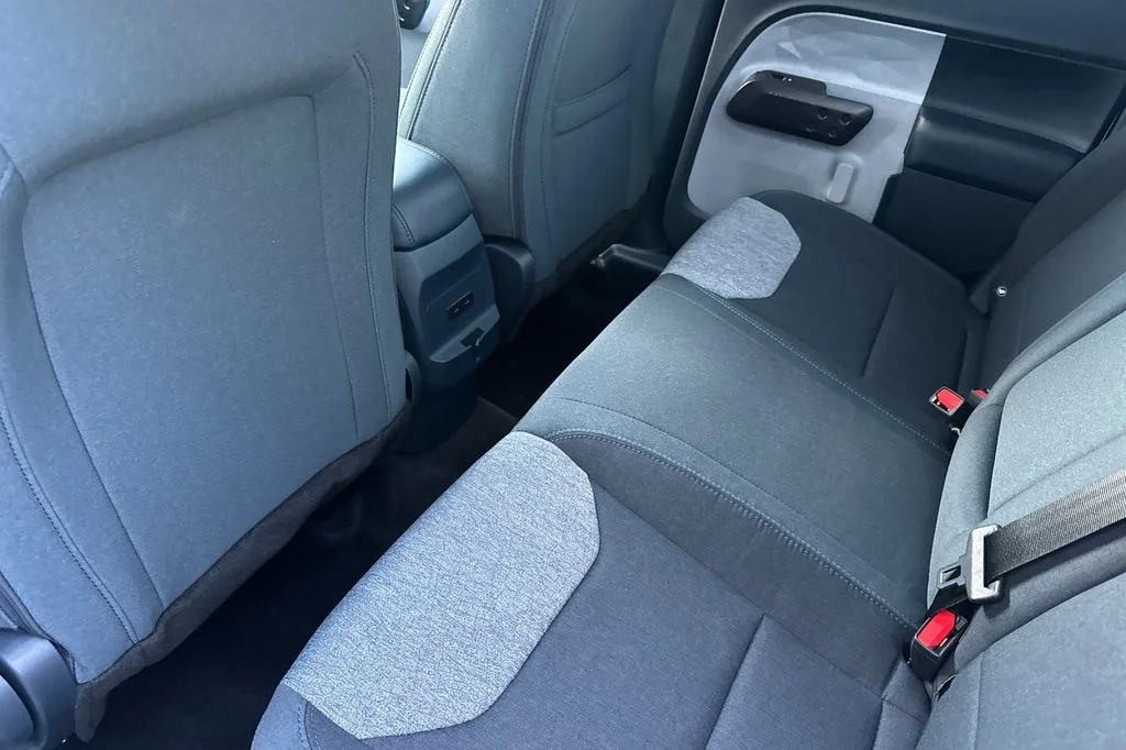 New 2025 Oxford White Ford XLT image 12