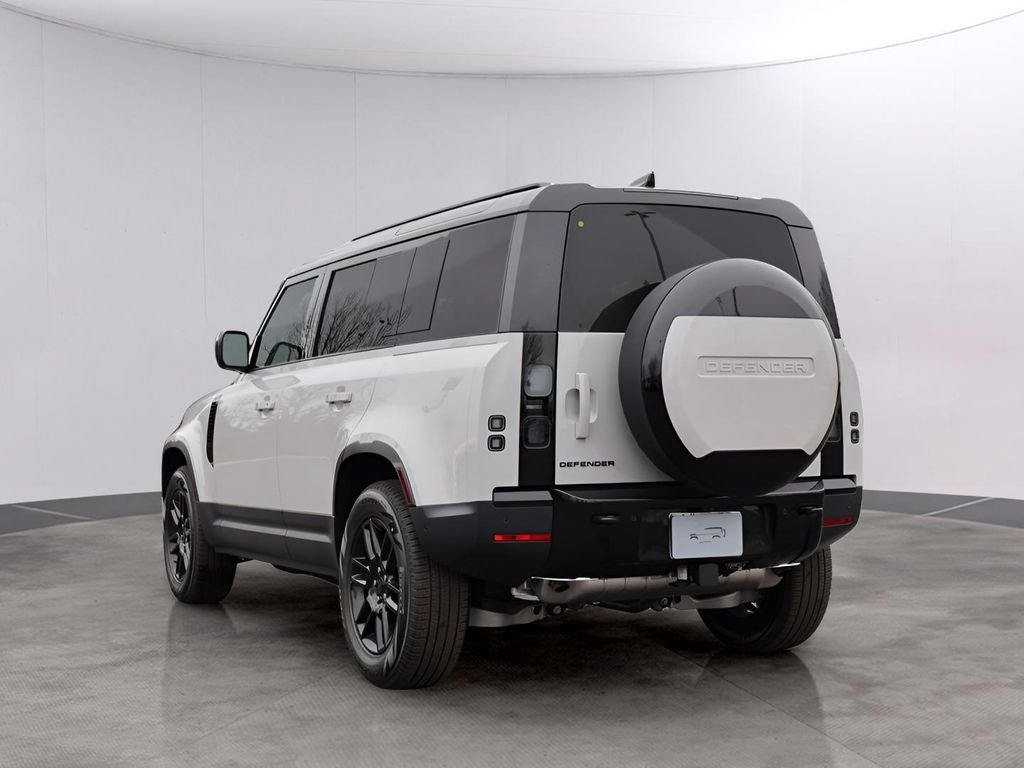 Used 2026 Borasco Gray Metallic Land Rover S image 7