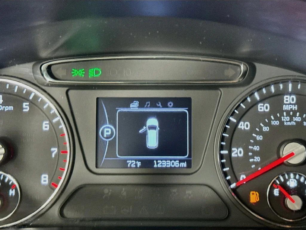 Used 2016 White Kia EX image 15