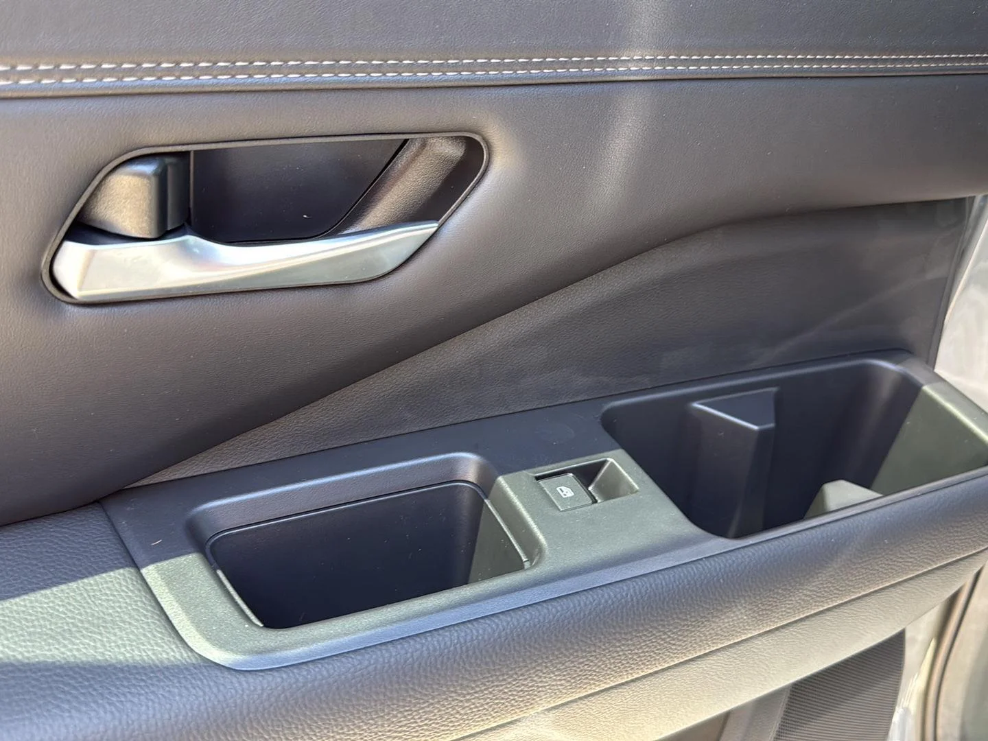 New 2026 Boulder Gray Pearl/Super Black Nissan Platinum image 25