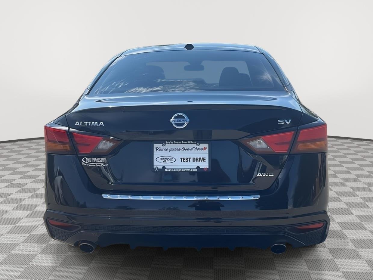 Used 2022 Super Black Nissan 2.5 SV image 7