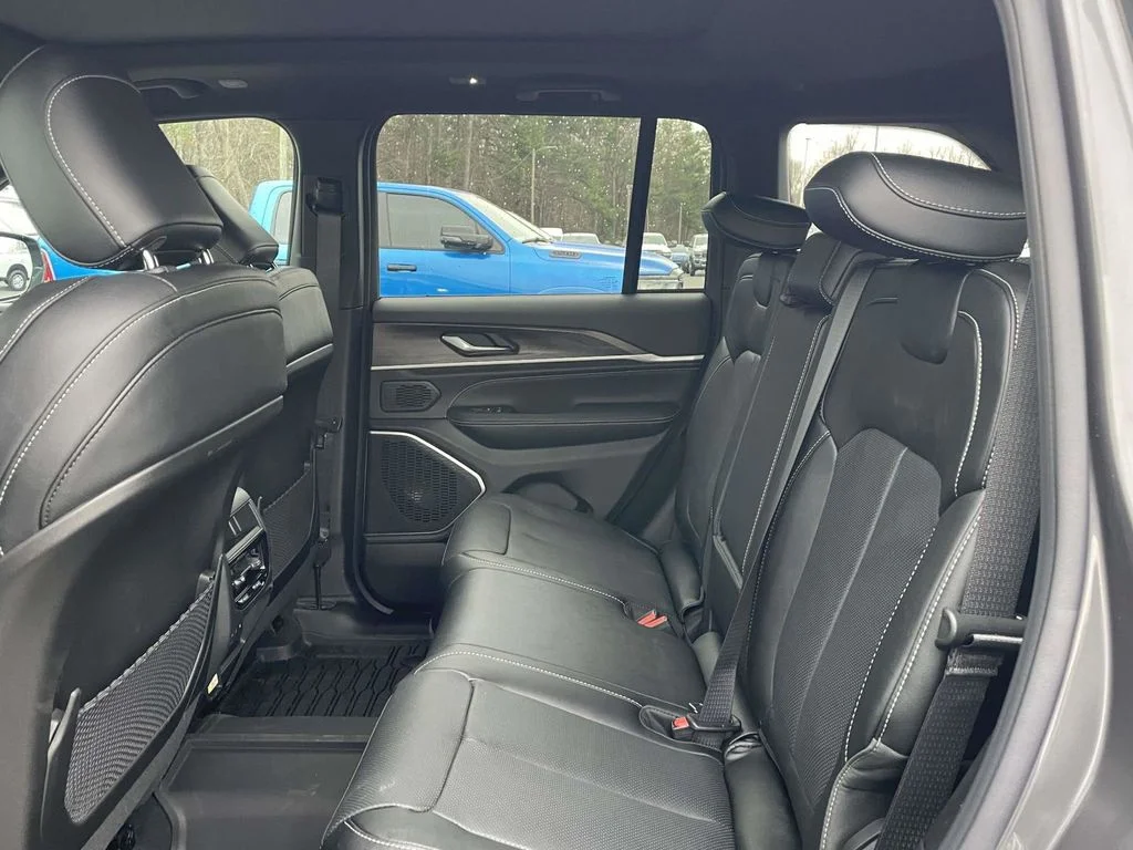 New 2026 Baltic Gray Metallic Clear-Coat Exterior Paint Jeep Limited Reserve image 19