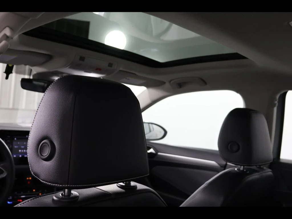 New 2025 Silver Volkswagen 1.5T SE image 9