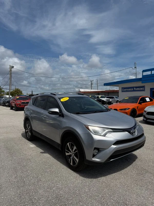 Used 2016  Toyota XLE image 22