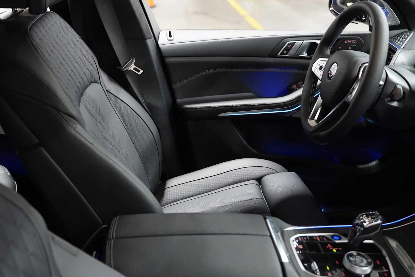 New 2026 Carbon Black Metallic BMW ALPINA XB7 image 11