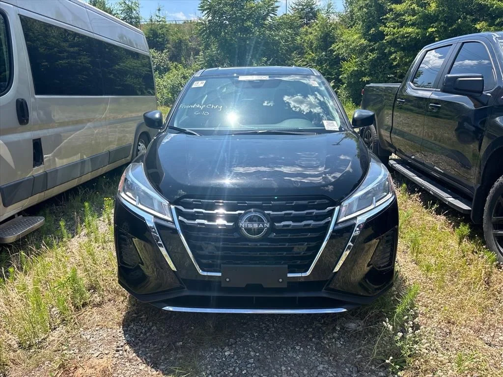 Used 2022 Black Nissan S image 4