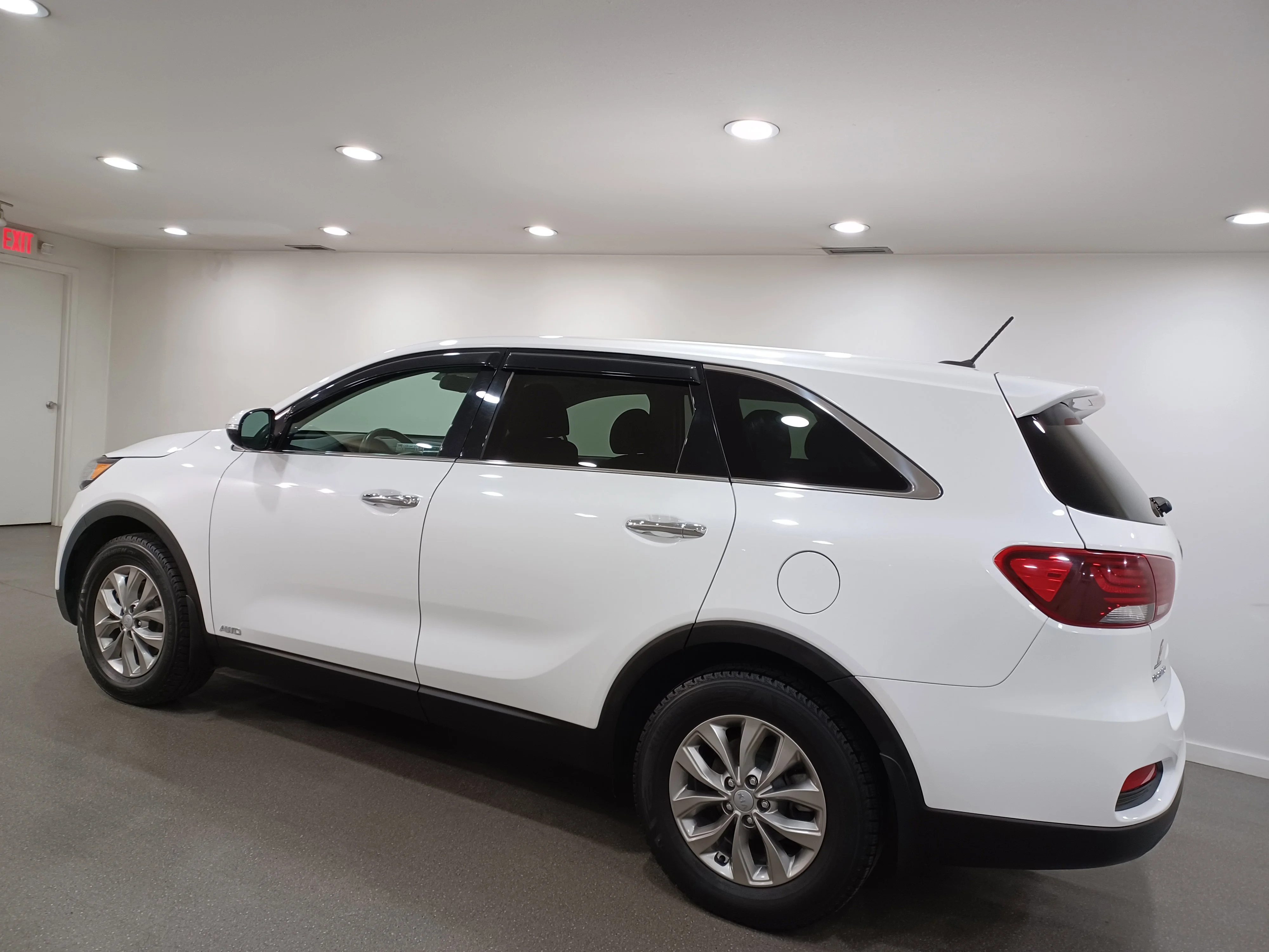Certified Used 2020 Snow White Pearl Kia LX AWD*7 Pass | Snow White Pearl | Remote Start | Htd Seats | Park Assist | Apple CarPlay | Tow Pkg image 7