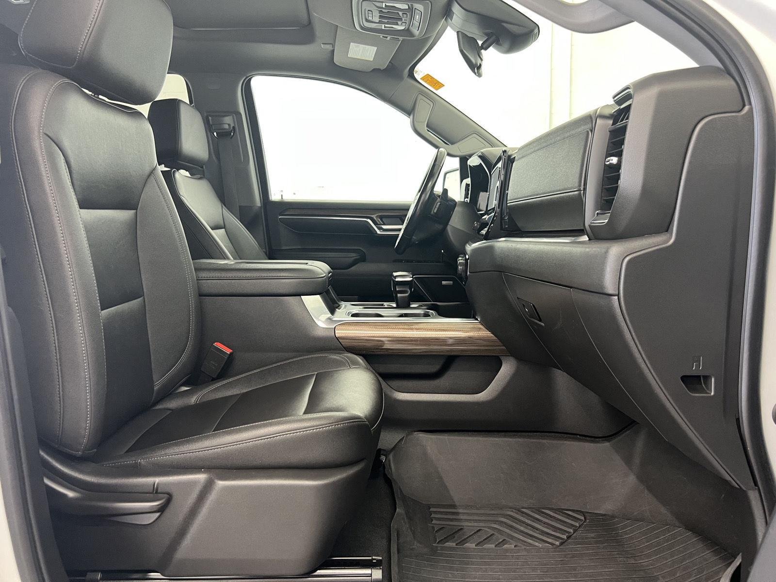 Used 2022 Summit White Chevrolet RST image 31