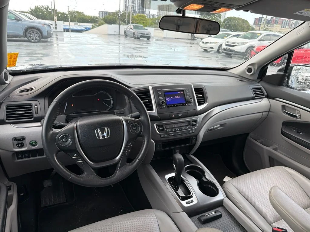 Used 2017 Obsidian Blue Pearl Honda RTL image 3