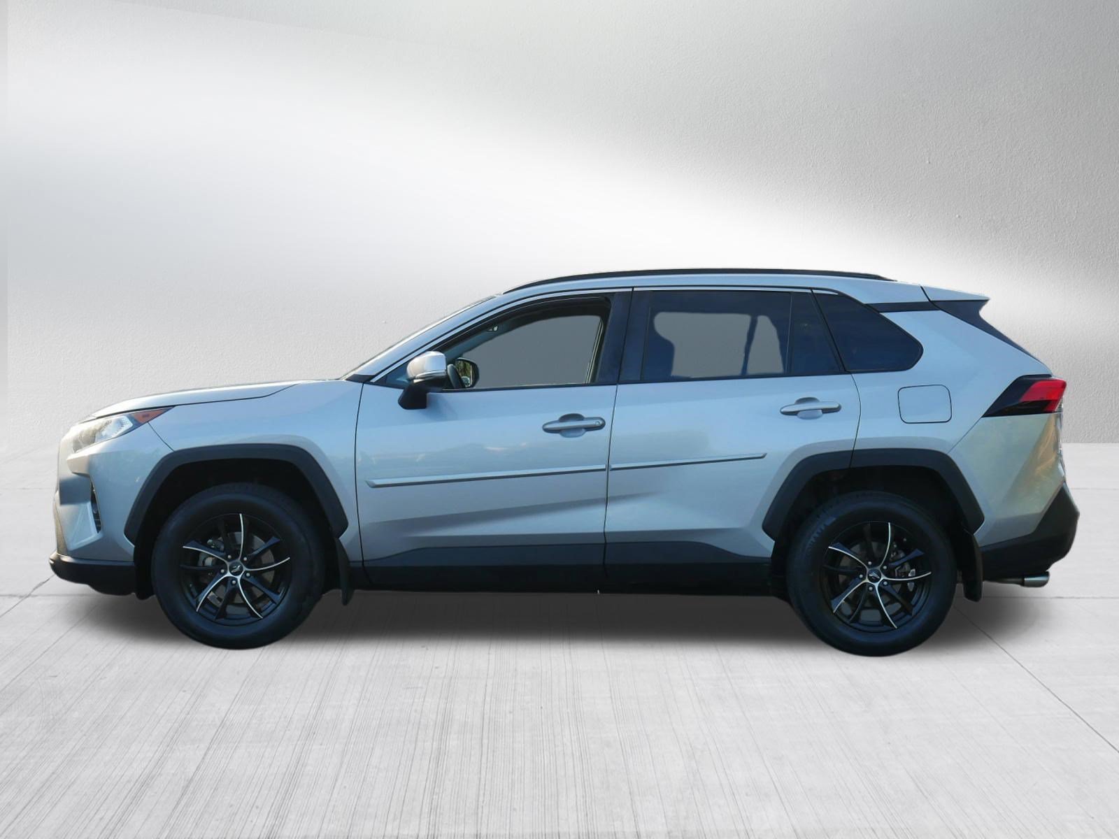 Used 2019 Silver Sky Metallic Toyota XLE image 4