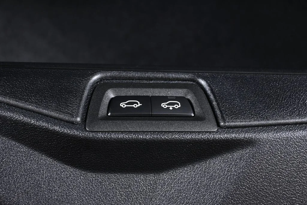 Used 2027 Black BMW M60i image 42
