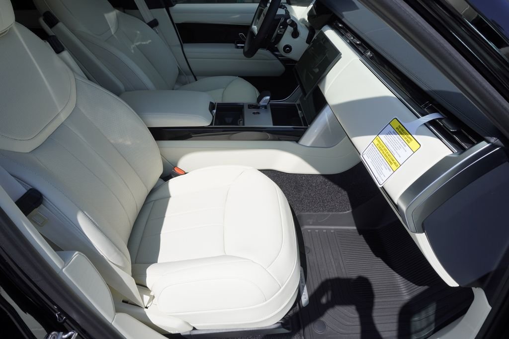 New 2026 Santorini Black Land Rover SE image 23