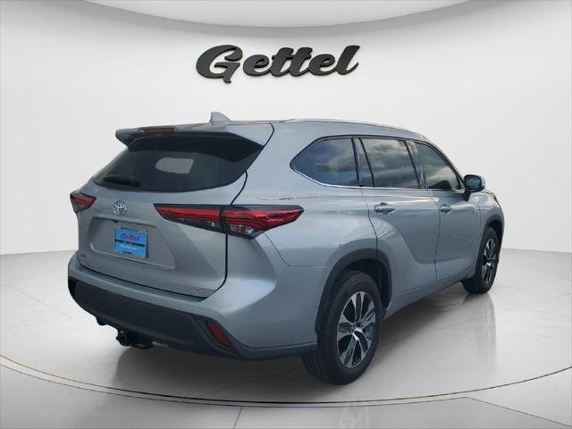 Certified Used 2020 CELESTIAL SILVER METALLIC Toyota  image 5