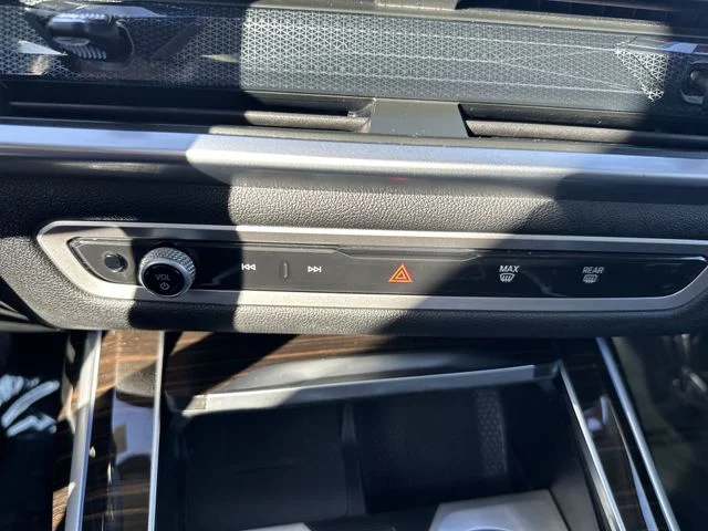 Used 2025 Black BMW xDrive40i image 20