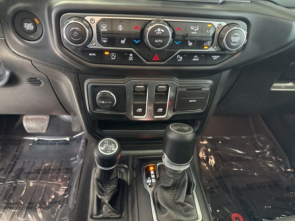 Used 2022 Gray Jeep Sport S image 15