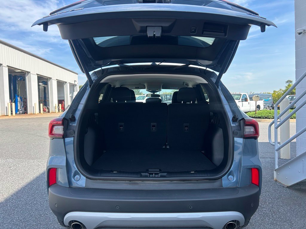Used 2023 Vapor Blue Ford Active image 21