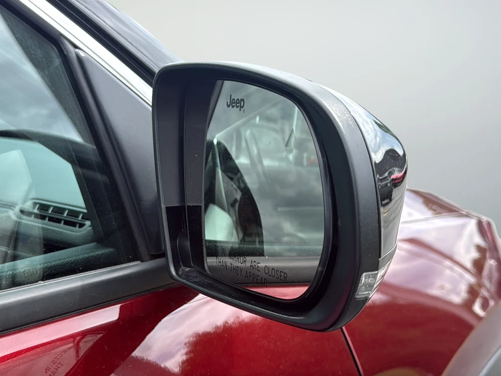 Used 2022 Red Jeep Limited image 33