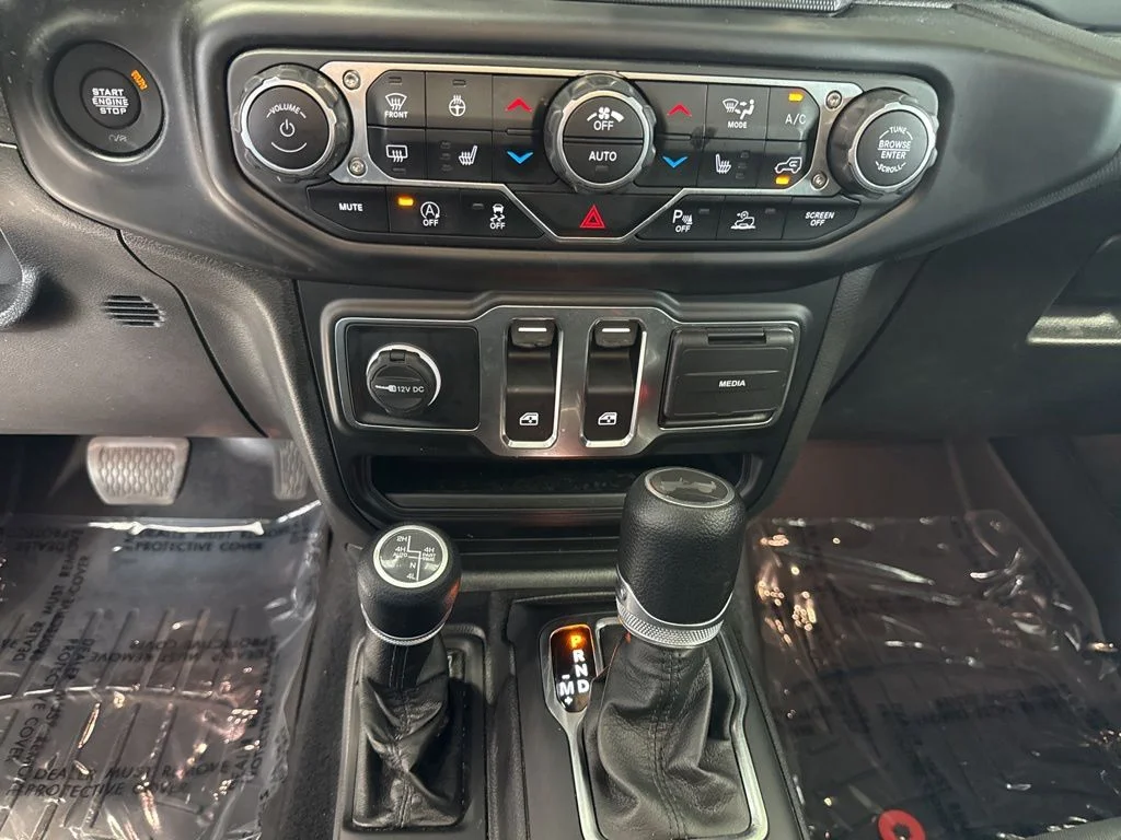 Used 2022 Gray Jeep Sport S image 15