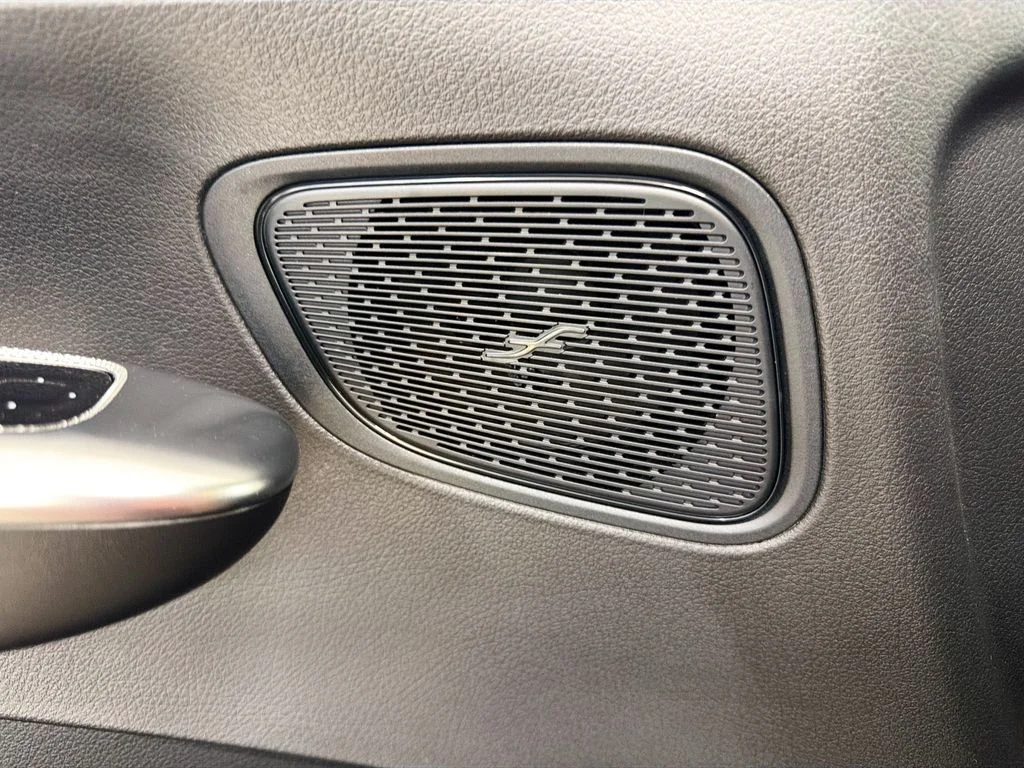 Used 2025  Mercedes-Benz GLC 300 image 19