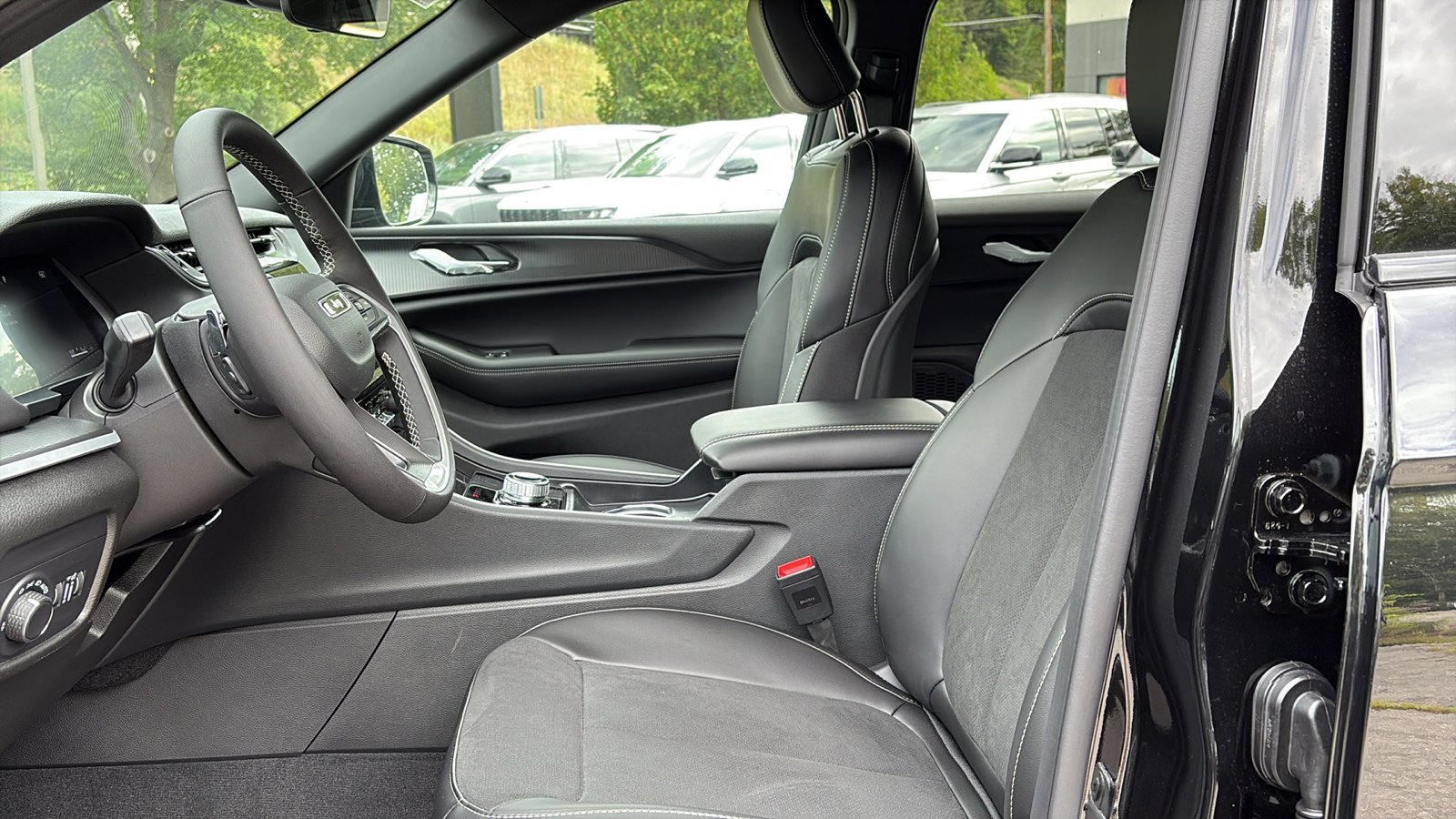 2025 Jeep Grand Cherokee Altitude X photo 4