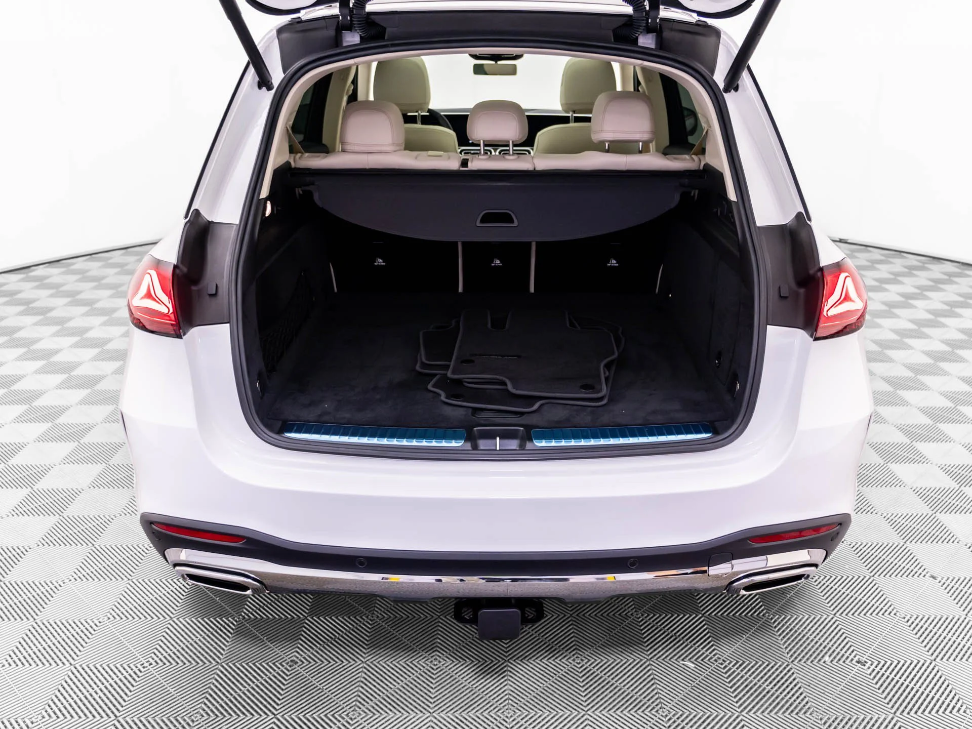 New 2027 White Mercedes-Benz GLE 450 image 34