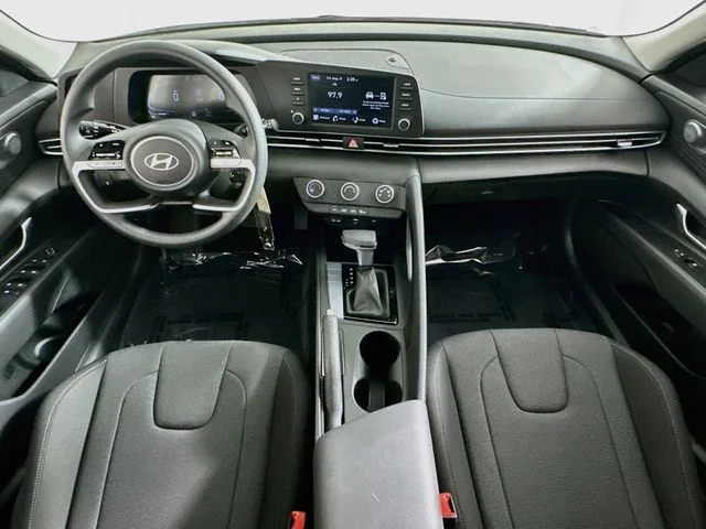 Certified Pre-Owned 2025 Hyundai Elantra SE