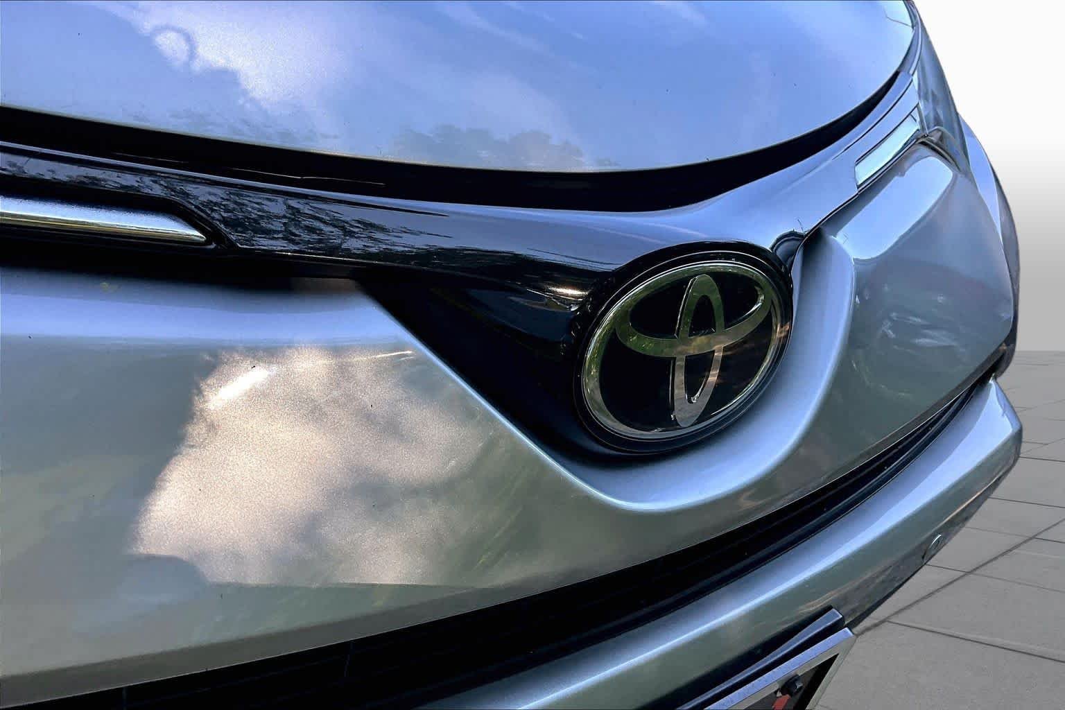 Used 2016 Silver Sky Metallic Toyota Limited image 56