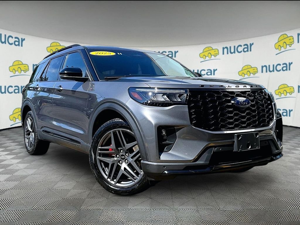 Used 2025 Gray Ford ST-Line image 1