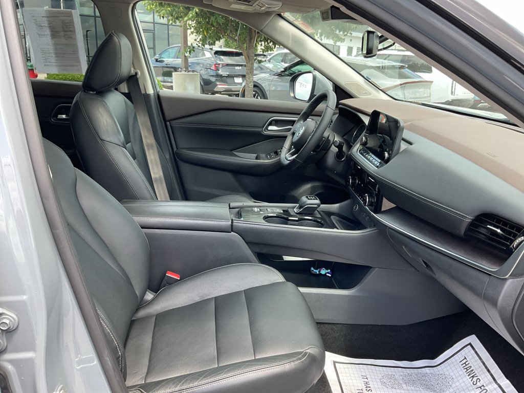 Used 2021 Boulder Gray Pearl Nissan SL image 12