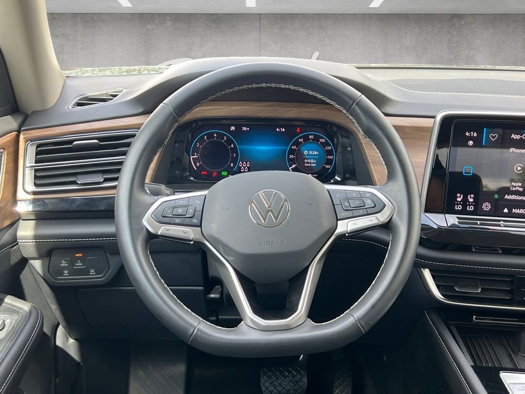 Used 2025  Volkswagen 2.0T SE w/Technology image 21