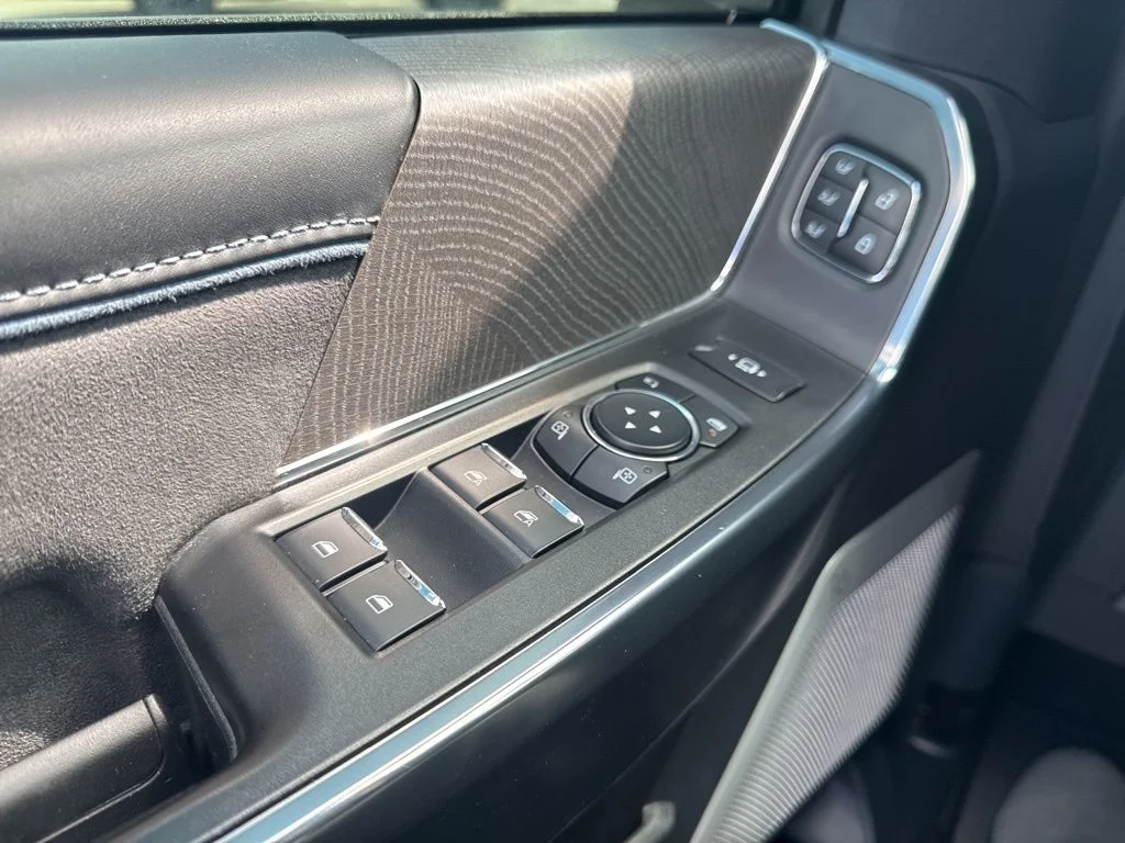Used 2025 Gray Ford Platinum image 31