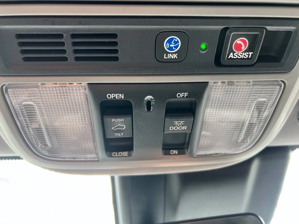 Used 2018 Forest Mist Metallic Honda Touring image 38