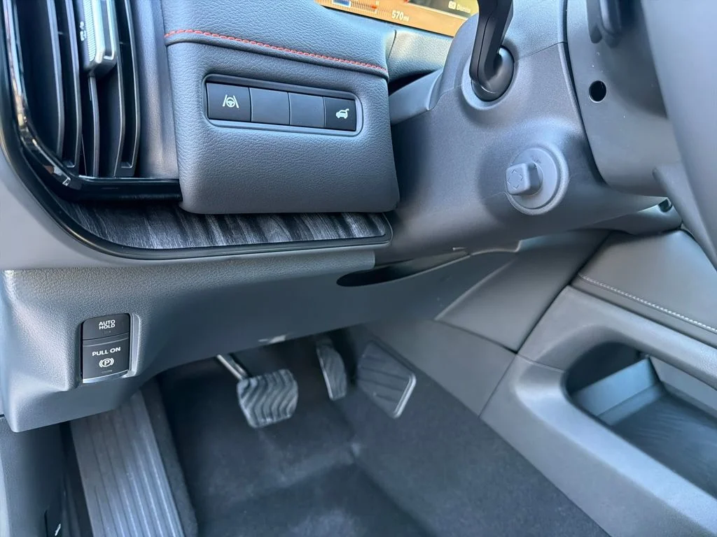 New 2026 Aspen White TriCoat / Super Black Two-tone Nissan PRO-4X® image 18