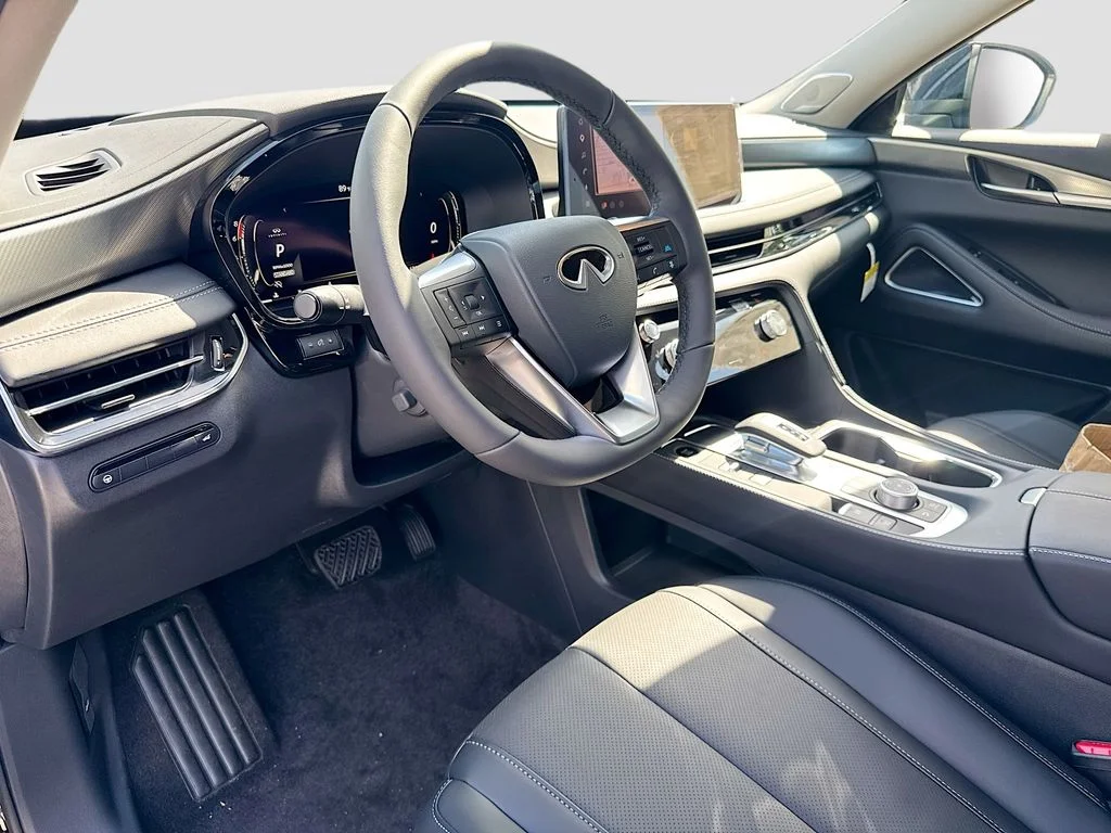 Used 2027 Black INFINITI LUXE image 10