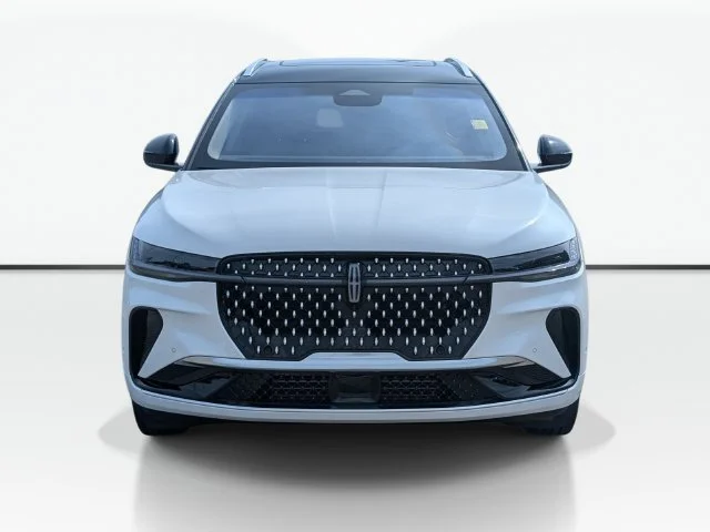 Used 2024  Lincoln Reserve image 2