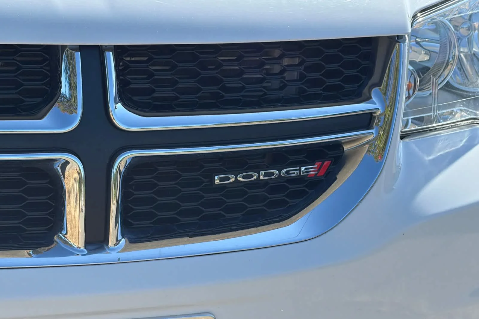 Used 2019 White Knuckle Clearcoat Dodge SXT image 10