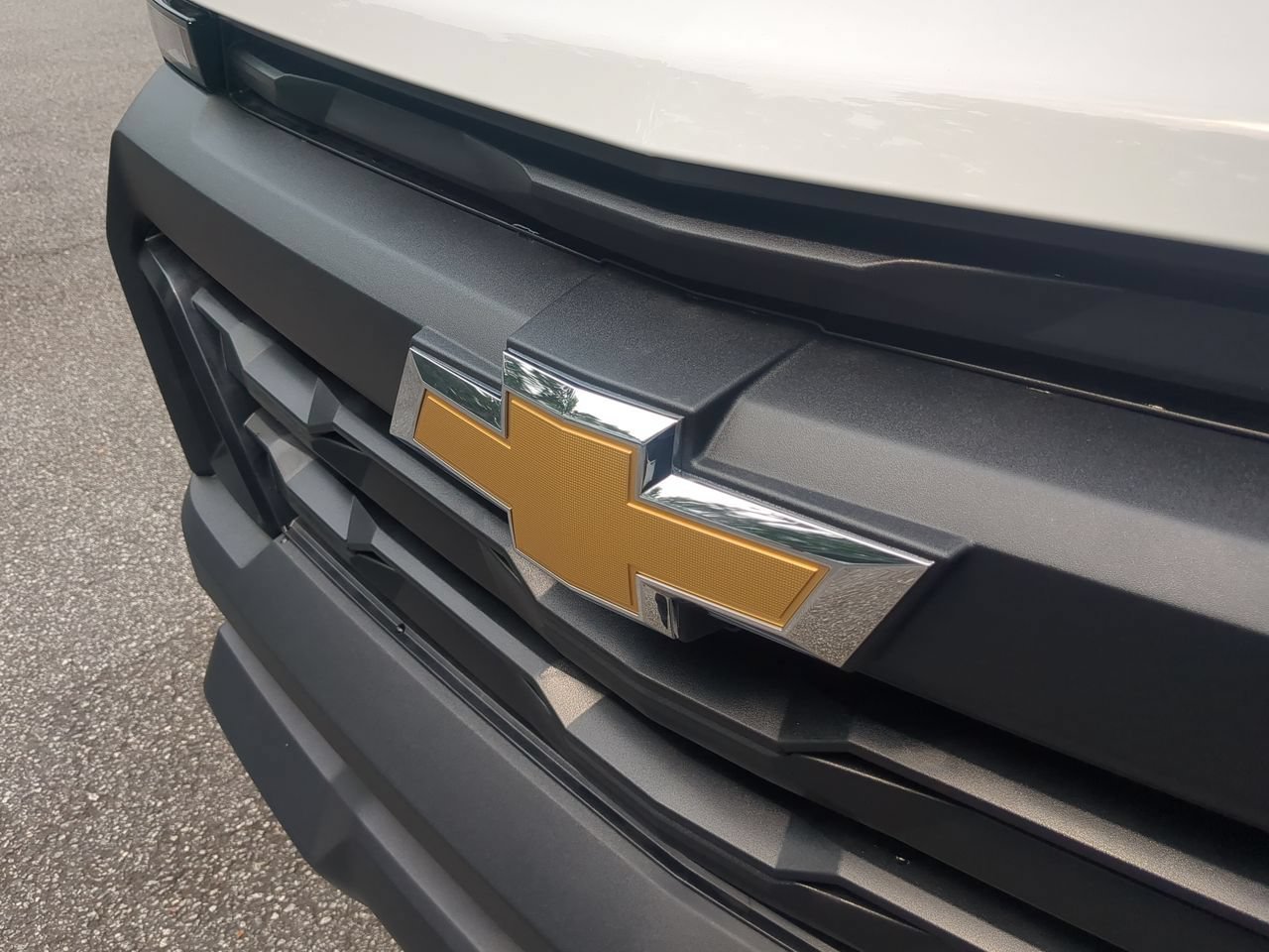 New 2026 Summit White Chevrolet Work Truck image 30