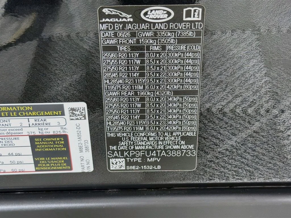 New 2026 Santorini Black Land Rover SE image 34