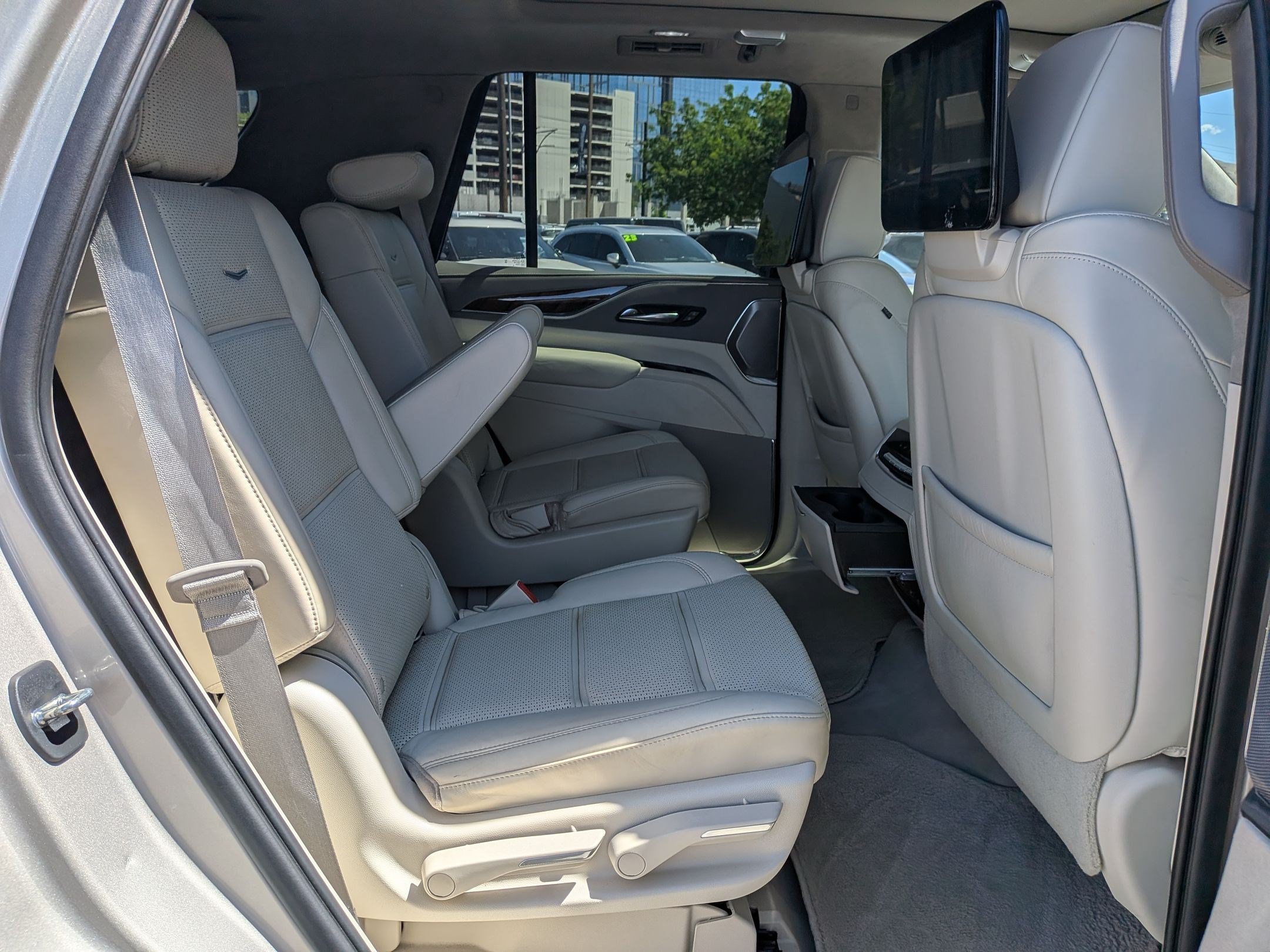 Used 2021 Sandstone Metallic Cadillac Premium Luxury Platinum image 32