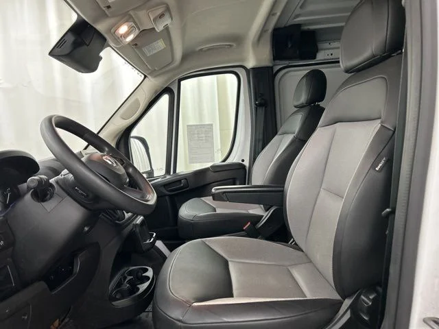 Used 2025 White Ram Base image 6
