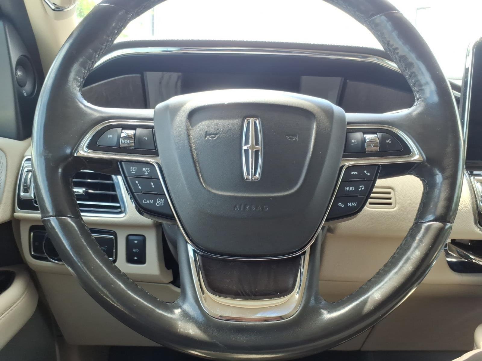 Used 2021 Pristine White Lincoln Reserve image 25